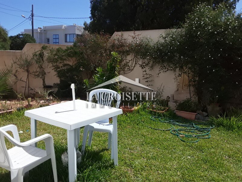 studio meublé avec jardin à Marsa Corniche