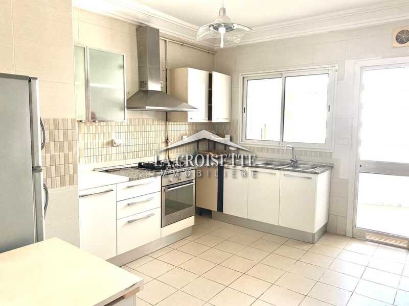 Appartement S+3 avec chambre de service meublé au Lac 2