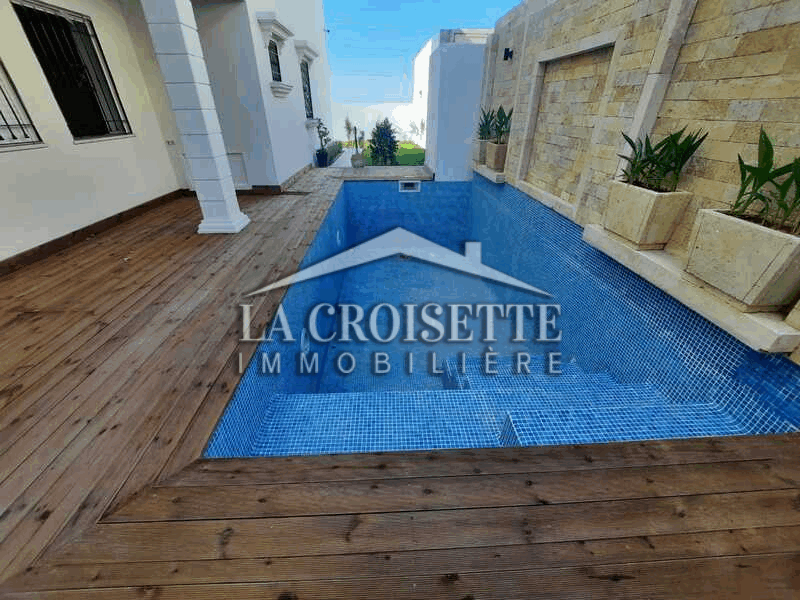 Appartement S+4 avec jardin et piscine à La Soukra 