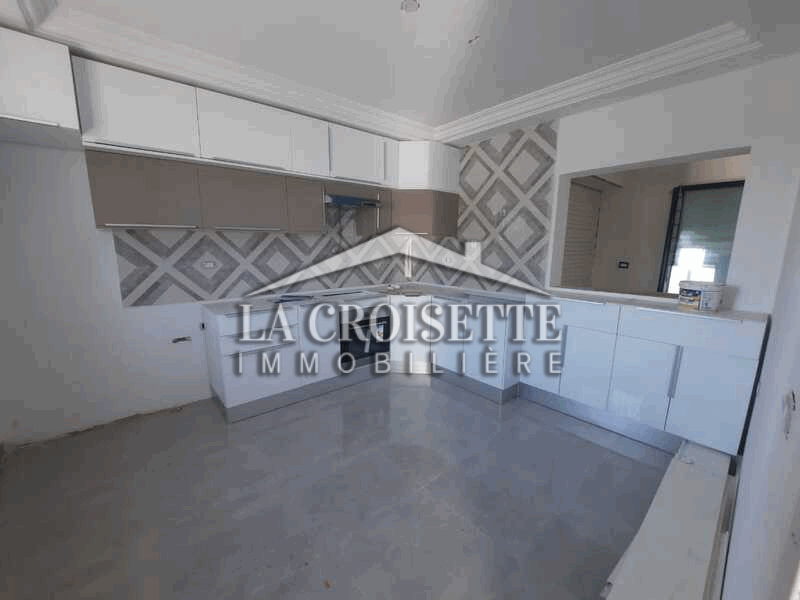 Appartement S+4 avec jardin et piscine à La Soukra 