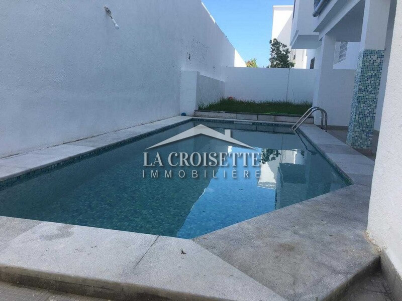 Duplex S+4 avec jardin et piscine à La Marsa