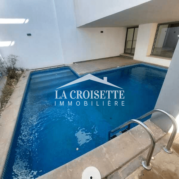 Duplex S+3 avec piscine à Gammarth