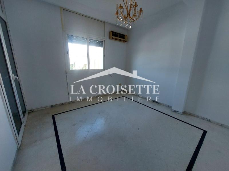 Etage de villa S+4 à La Marsa