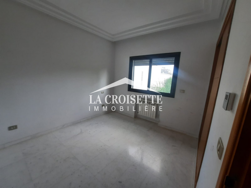 Triplex S+5 avec jardin à La Soukra