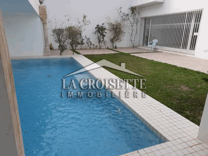 Villa S+5 avec piscine à Sidi Bou Said  