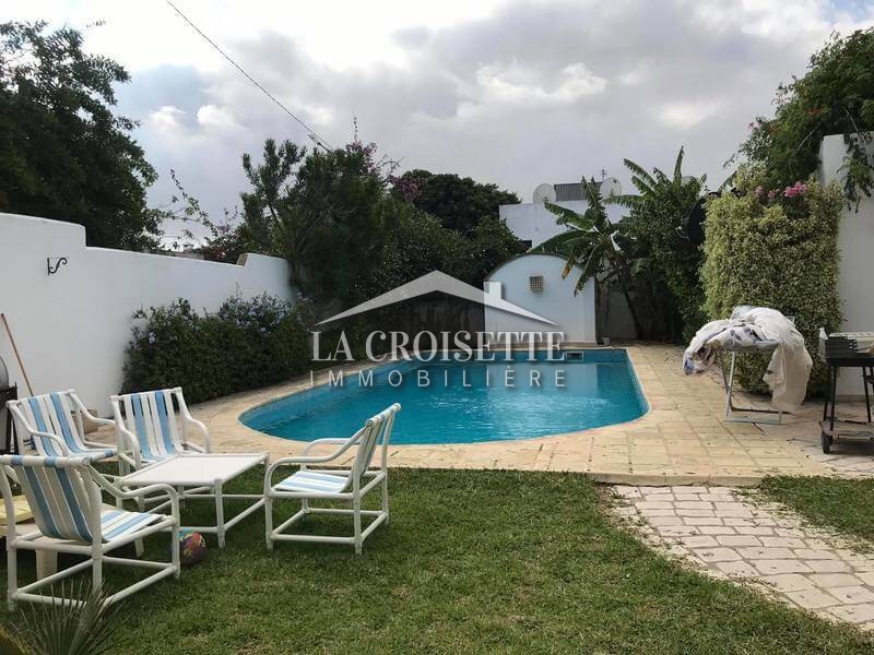 Rez-de-chaussée de villa S+3 avec piscine à Gammarth