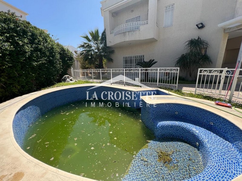 Villa S+6 avec piscine aux Jardins de Carthage