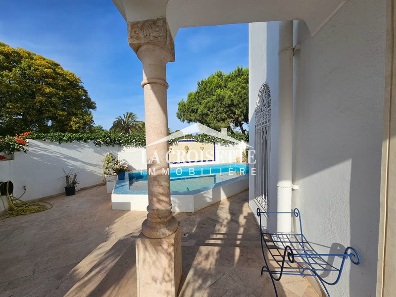 Villa S+4  avec piscine aux Jardins de Carthage 