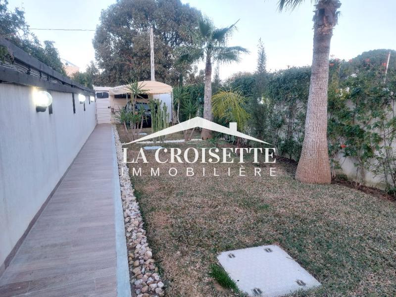 Villa S+4 avec piscine à La Soukra