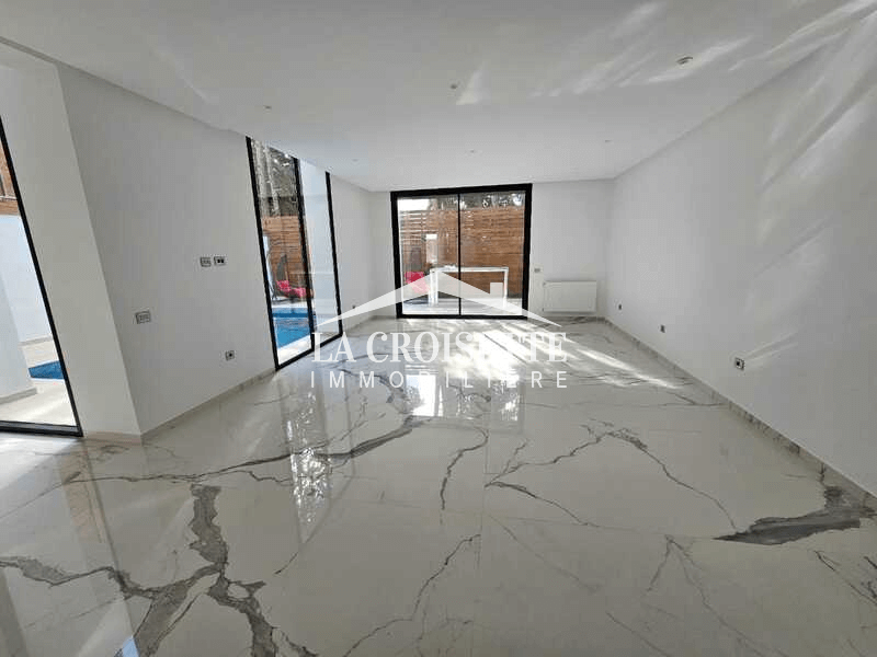 Villa S+4 avec piscine à La Soukra