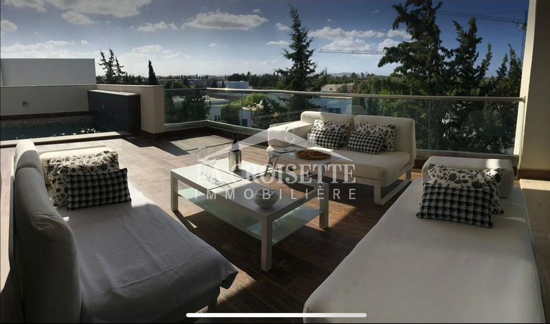 Penthouse S+5 avec Terrasse et piscine meublé à La Soukra