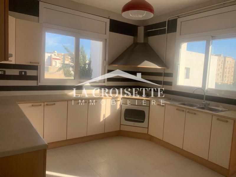 Appartement S+3 à La Soukra