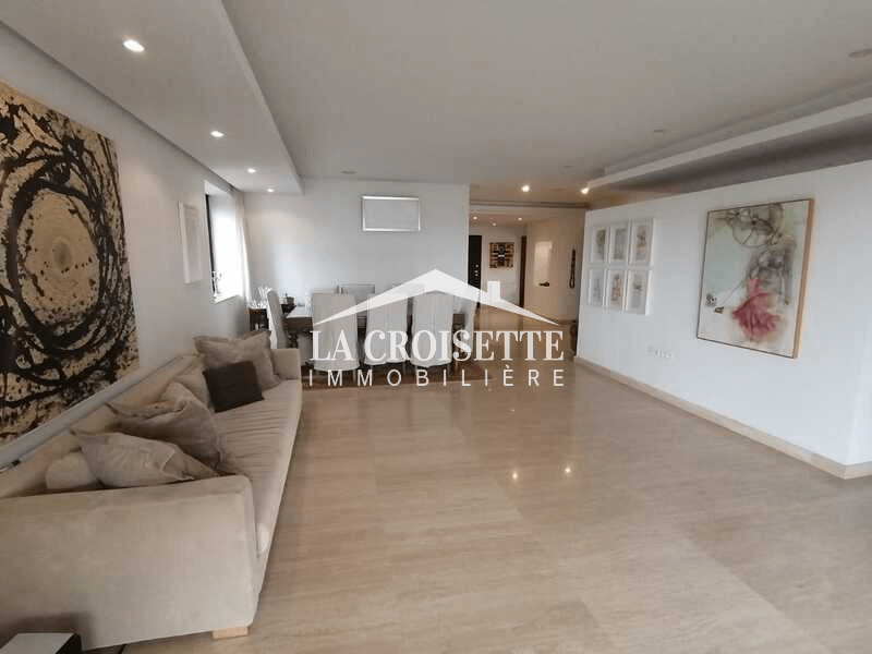 Penthouse S+5 avec terrasse et piscine à La Soukra