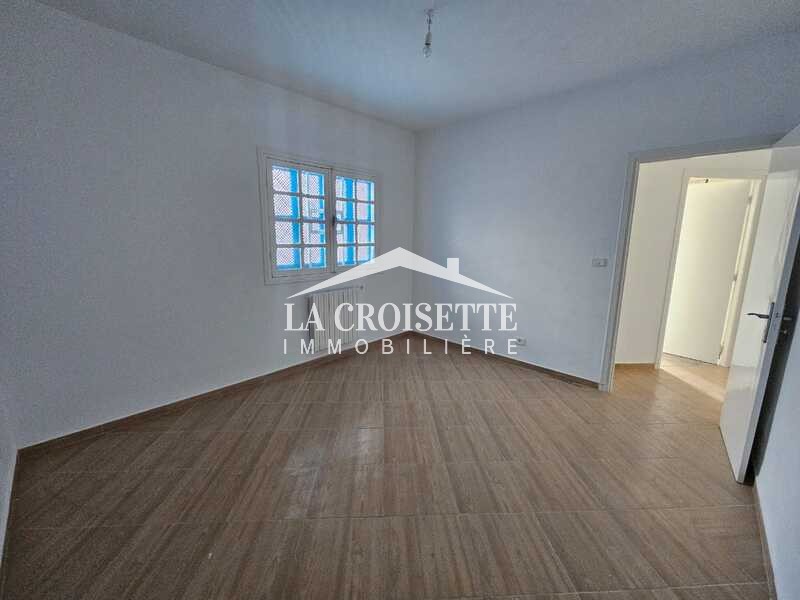 Duplex S+5 avec jardin et piscine à La Marsa