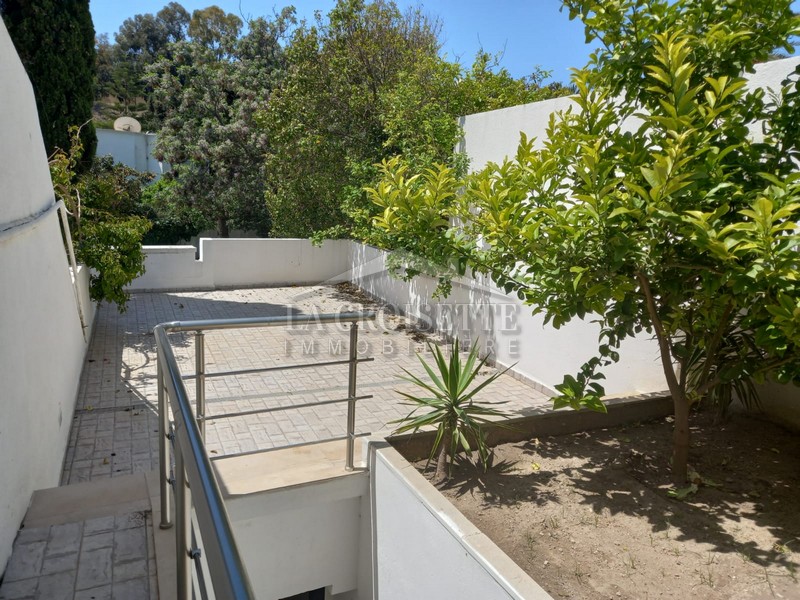 Une villa S+5 avec piscine à Carthage 