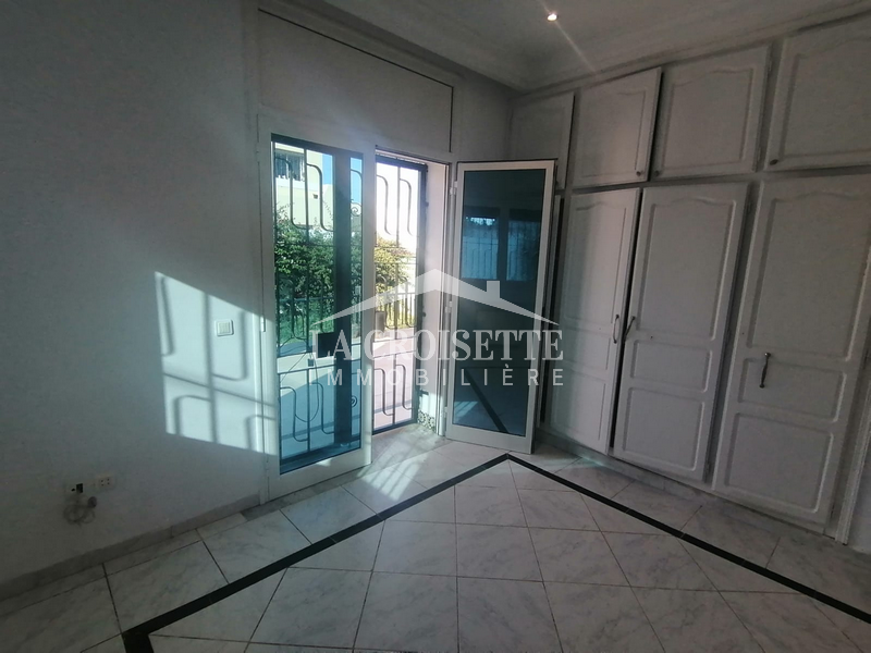 Villa plain pied S+3 à La Soukra