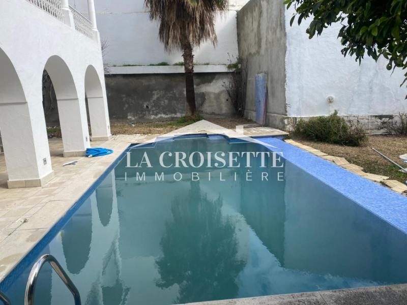 Villa S+5 avec piscine à Gammarth