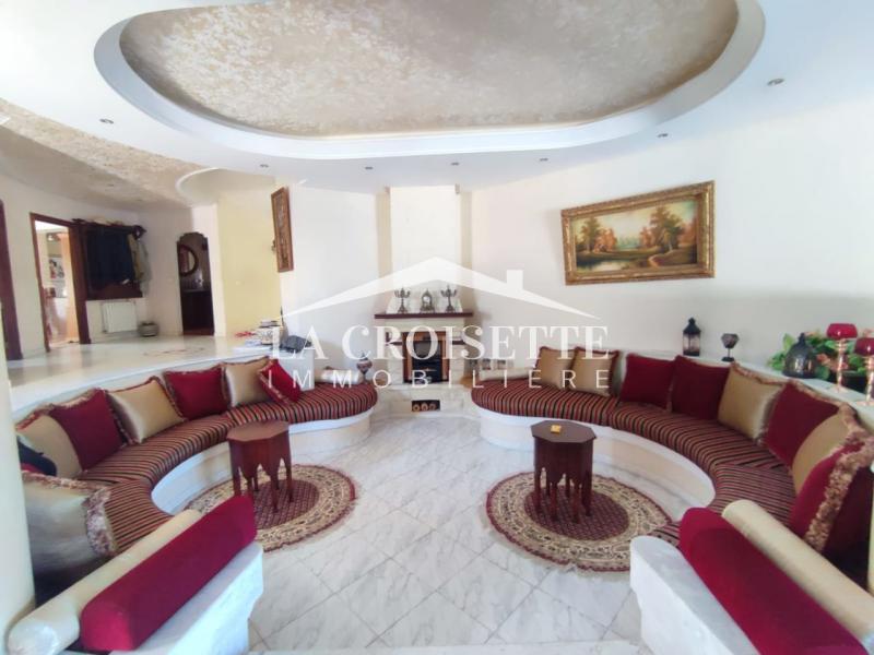 Villa S+8 avec piscine à Ain Zaghouan Nord