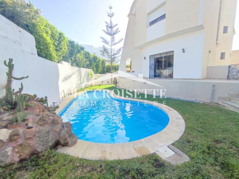 Villa S+8 avec piscine à Ain Zaghouan Nord